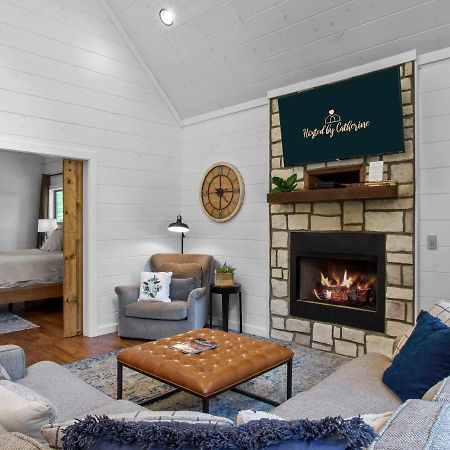Stunning Luxury Cabin W Hot Tub And Fire Pit Holy Shiplap Is Perfect Romantic Couples Getaway Broken Bow Exterior photo