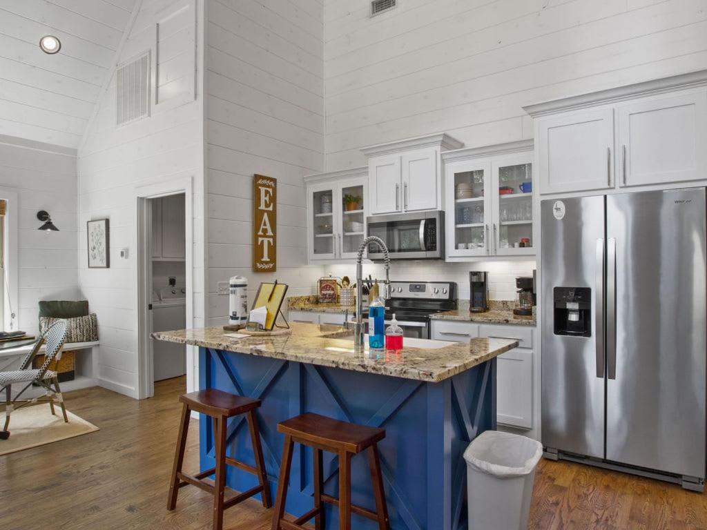 Stunning Luxury Cabin W Hot Tub And Fire Pit Holy Shiplap Is Perfect Romantic Couples Getaway Broken Bow Exterior photo