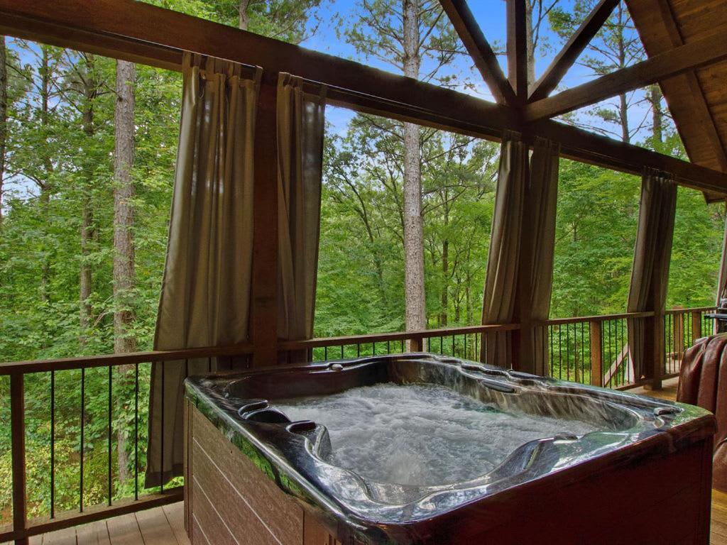 Stunning Luxury Cabin W Hot Tub And Fire Pit Holy Shiplap Is Perfect Romantic Couples Getaway Broken Bow Exterior photo